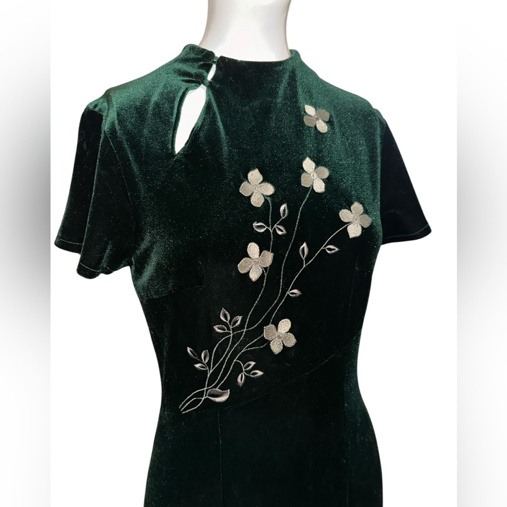 Vintage Green Velvet Gown - Picture 3 of 4